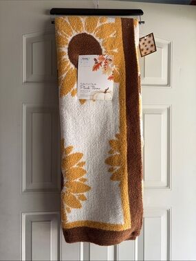 NWT Sunflower Feather Knit Chenille Brown, Cream  & Mustard Size 50”x 70”